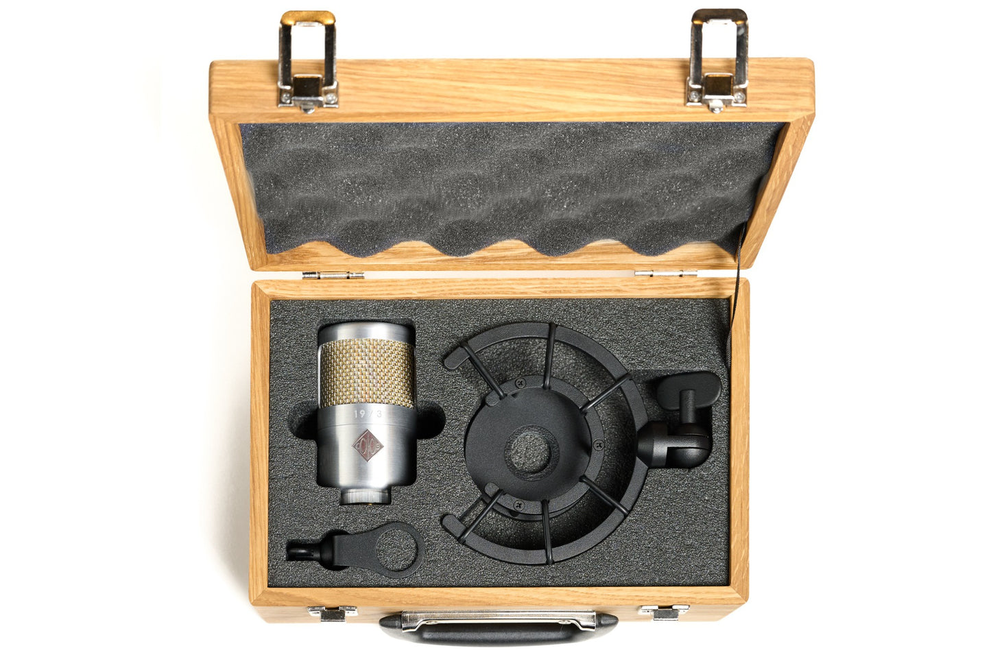 Soyuz 1973-S Deluxe microphone kit inside custom wooden suitcase with shockmount and cable